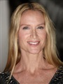 Kelly Lynch
