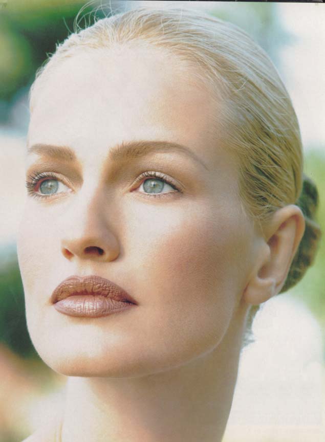 Beautiful Karen Mulder pictures and photos.