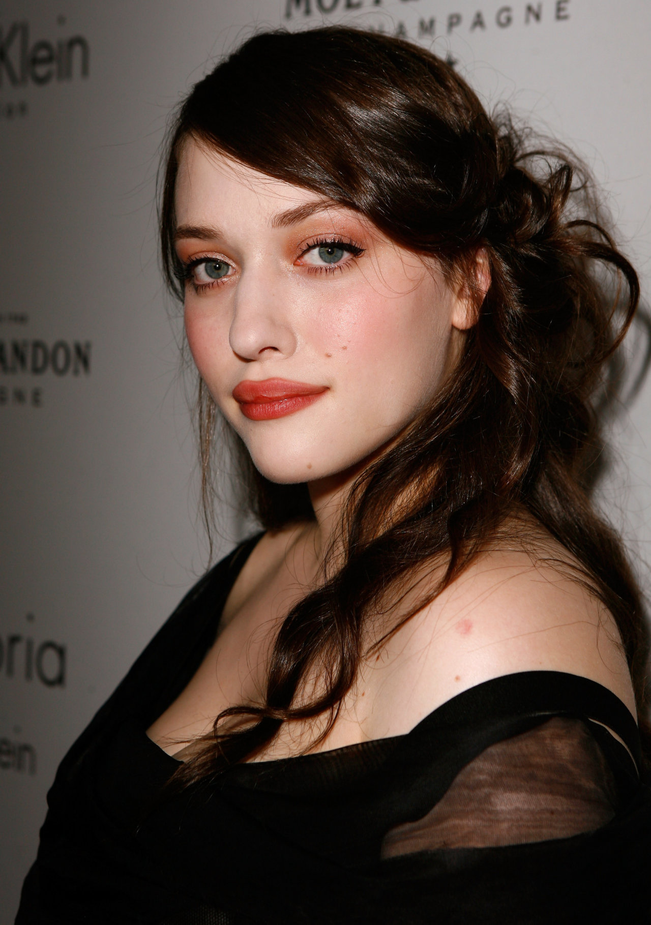 Kat Dennings - Wallpaper Gallery