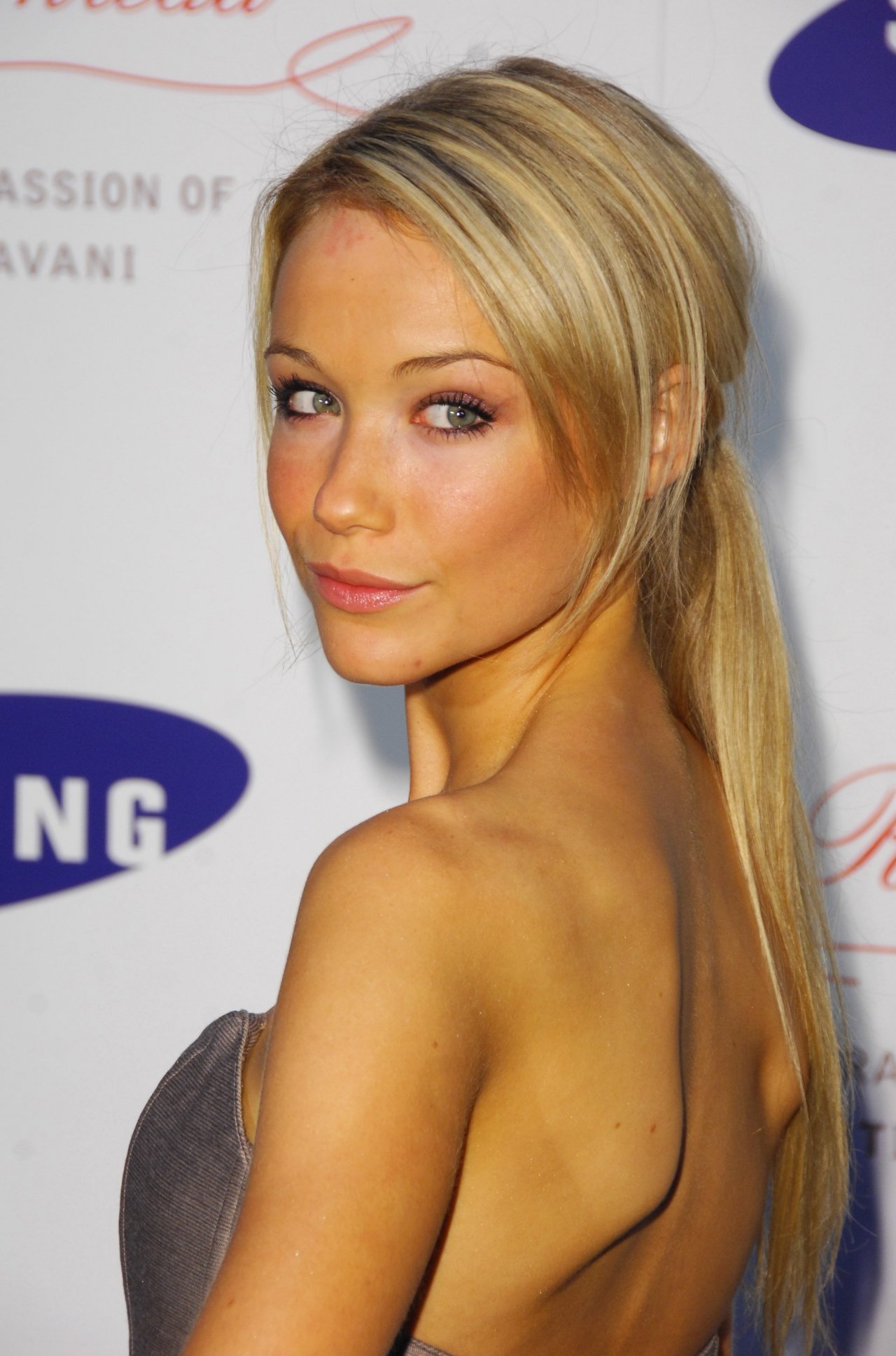 Katrina Bowden - Photos